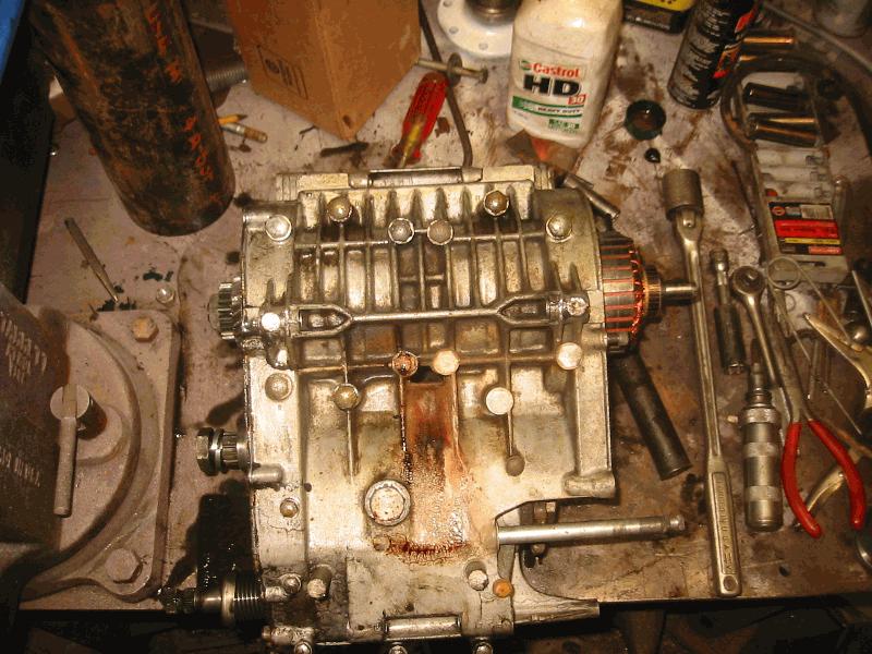 Flipped the engine and loosened all of the bolts, time to split the casings.