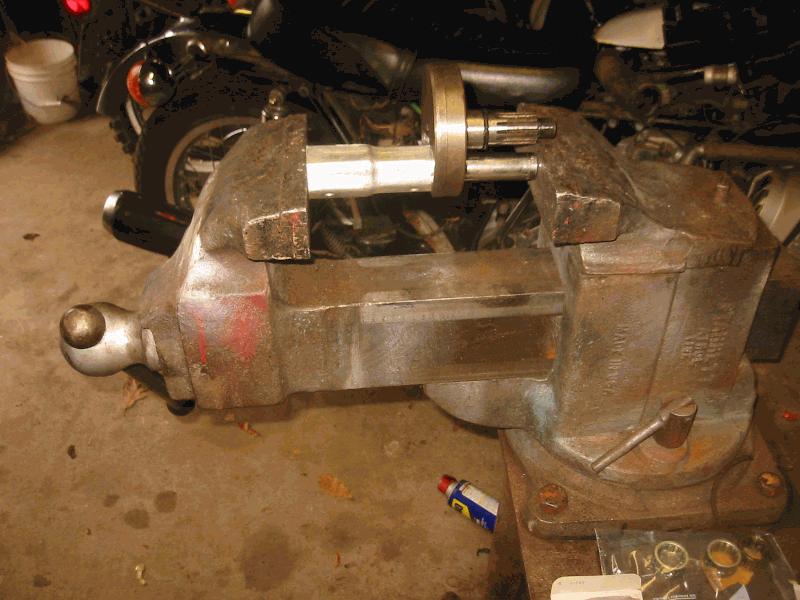 Pressing connecting rod lower pin in.