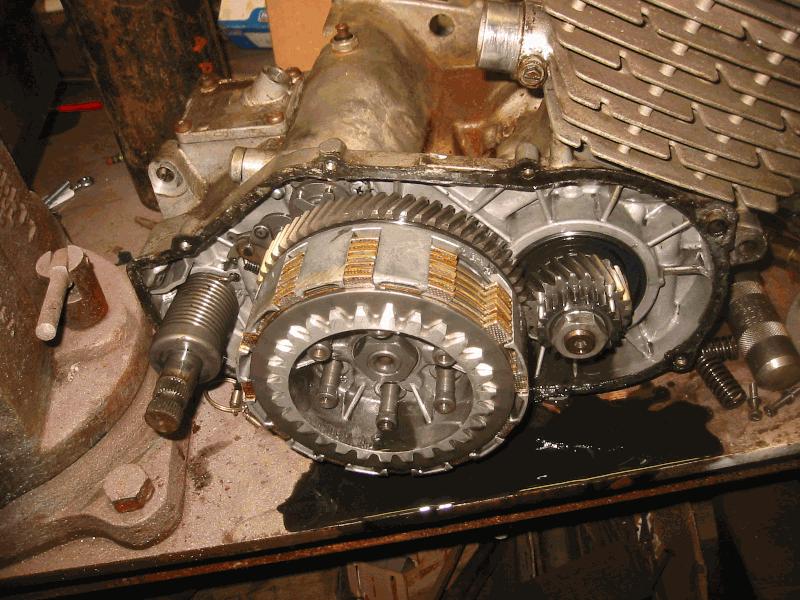Casing off, one clutch piece was broken off, someone had not had the propper tool last time clutch was taken off....
