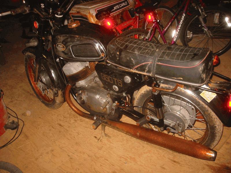 Pulled this out of a local salvage yard, I don't know what I was thinking... When I got it one spark plug was out.... Thankfully pistons were above the ports.